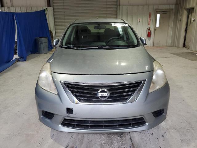 Седаны NISSAN VERSA 2013 Серебристый