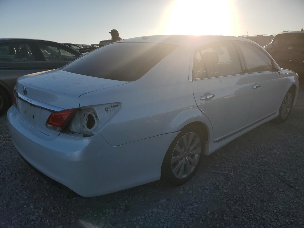 2012 Toyota Avalon - Image 3