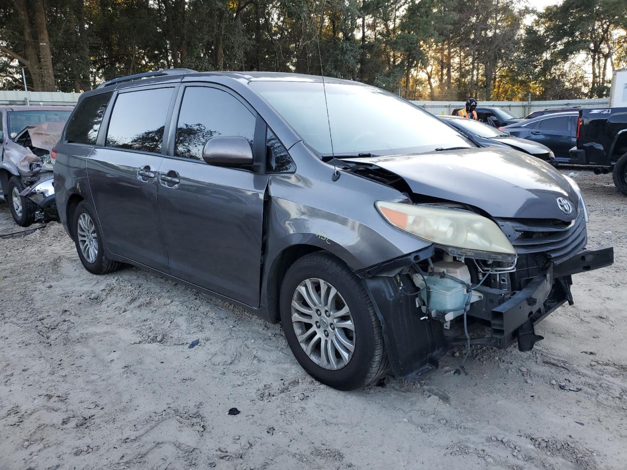 2013 Toyota Sienna - Image 4