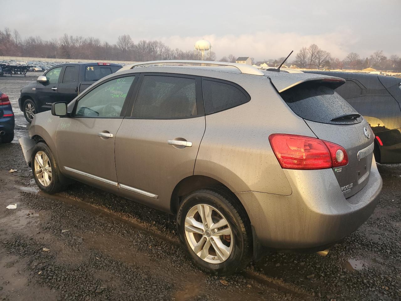 2015 Nissan Rogue - Image 2