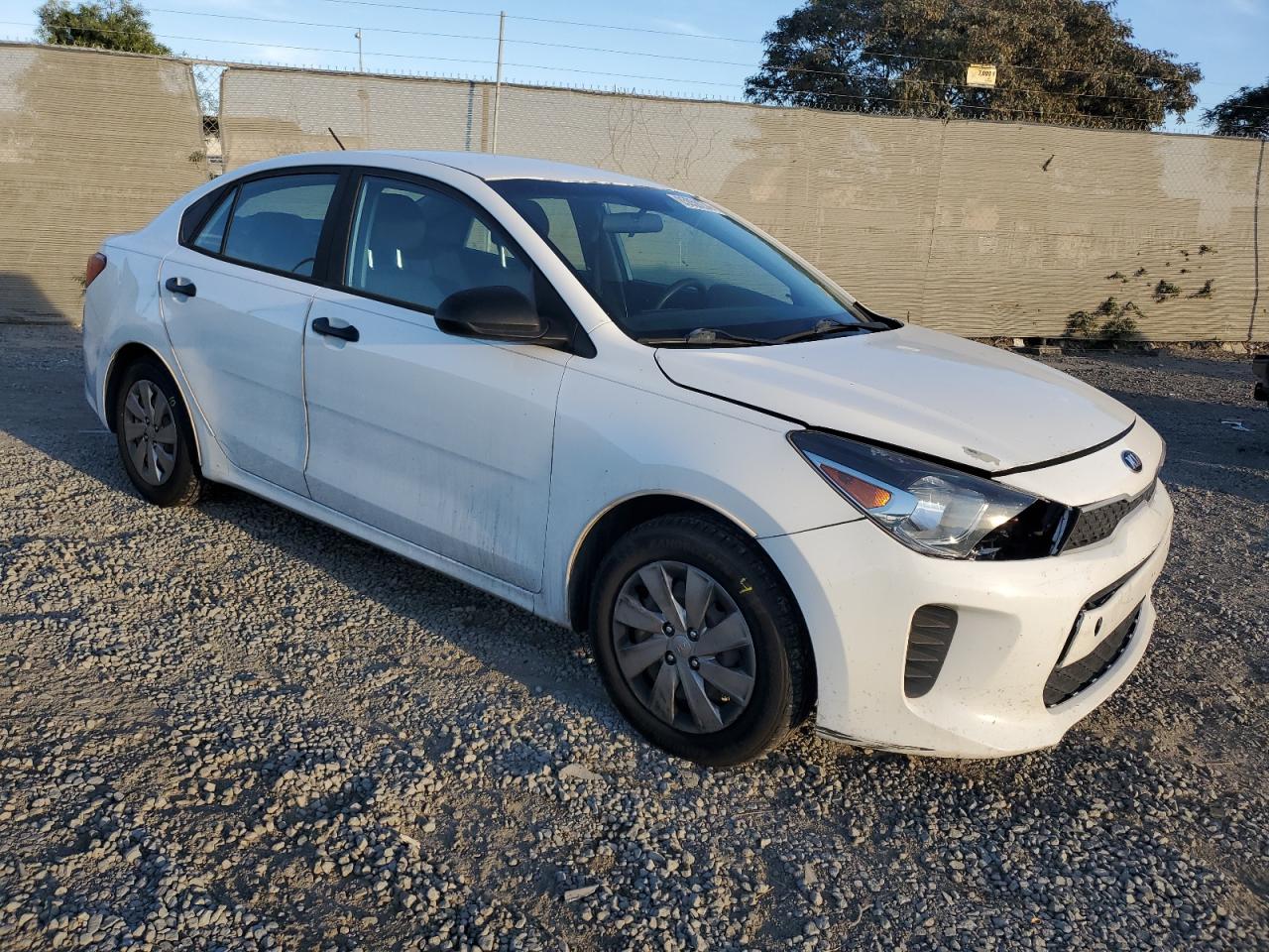 VIN 3KPA24AB1JE048184 2018 KIA RIO no.4