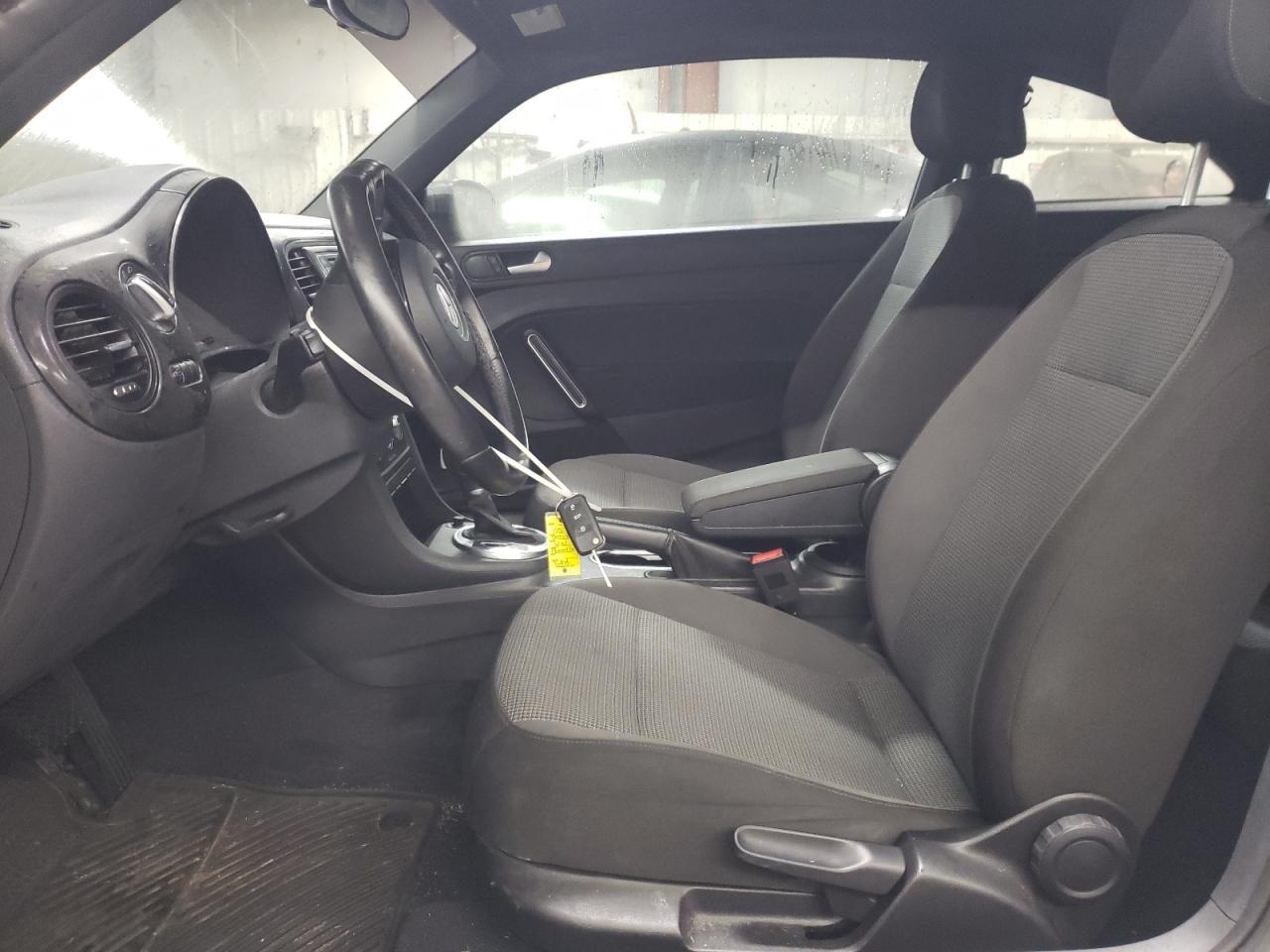2018 Volkswagen Beetle - Image 7