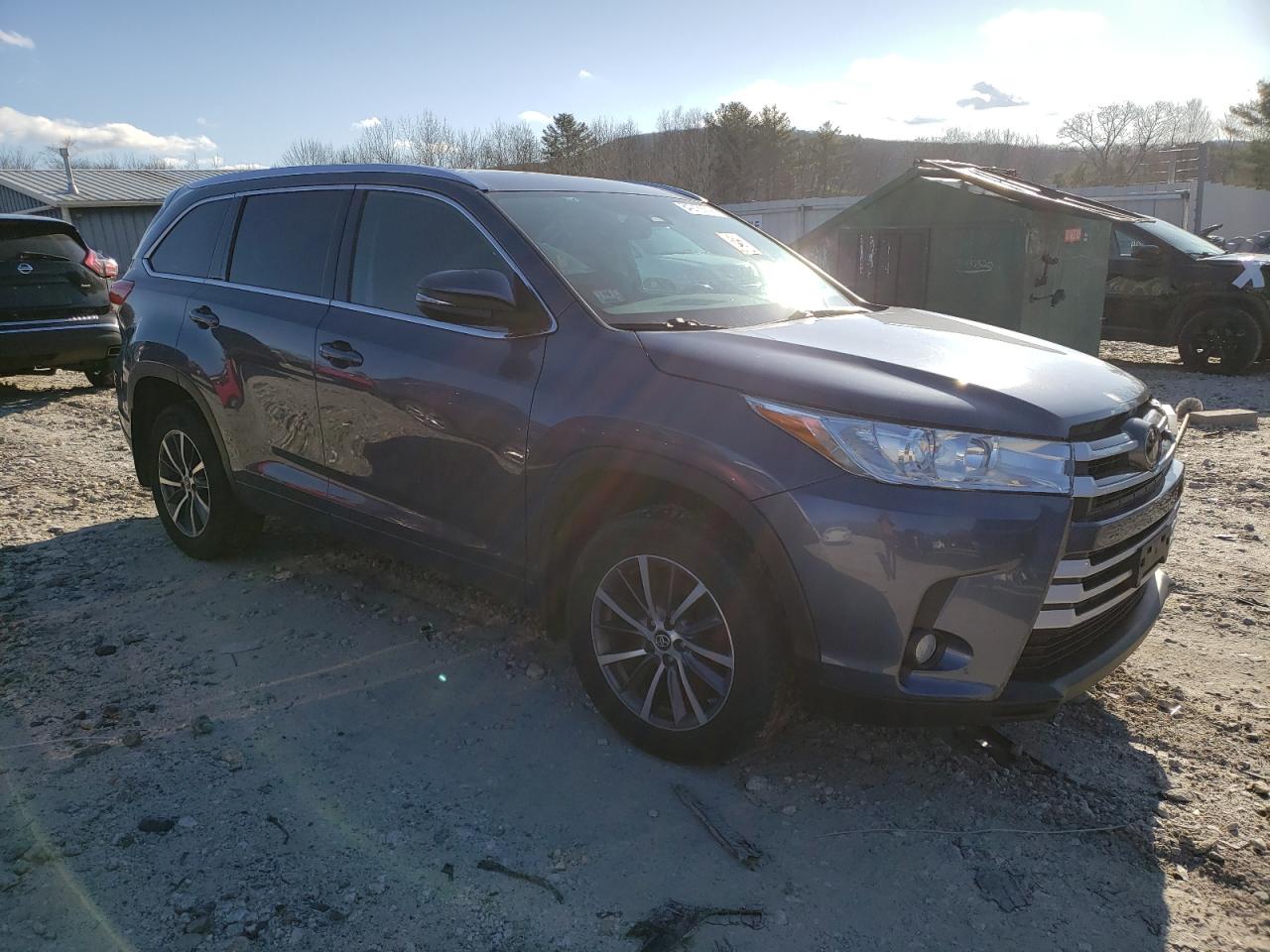 VIN 5TDJZRFH3JS868682 2018 TOYOTA HIGHLANDER no.4