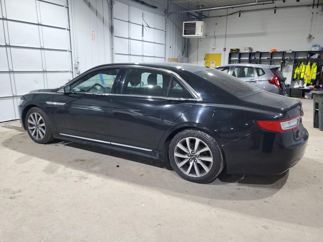2017 Lincoln Continental - Image 2
