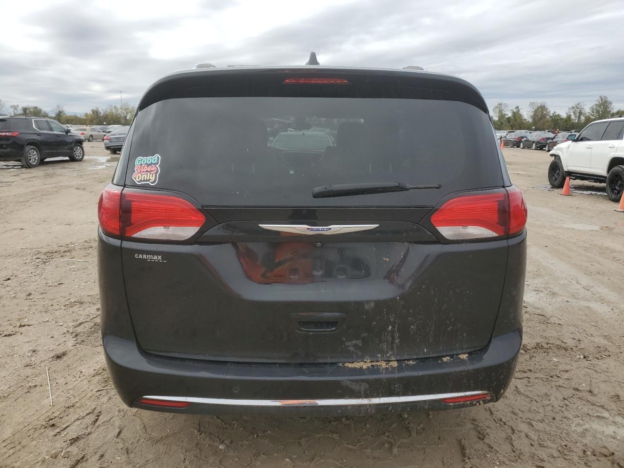 2018 Chrysler Pacifica - Image 6