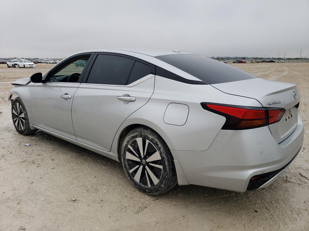 2020 Nissan Altima - Image 2