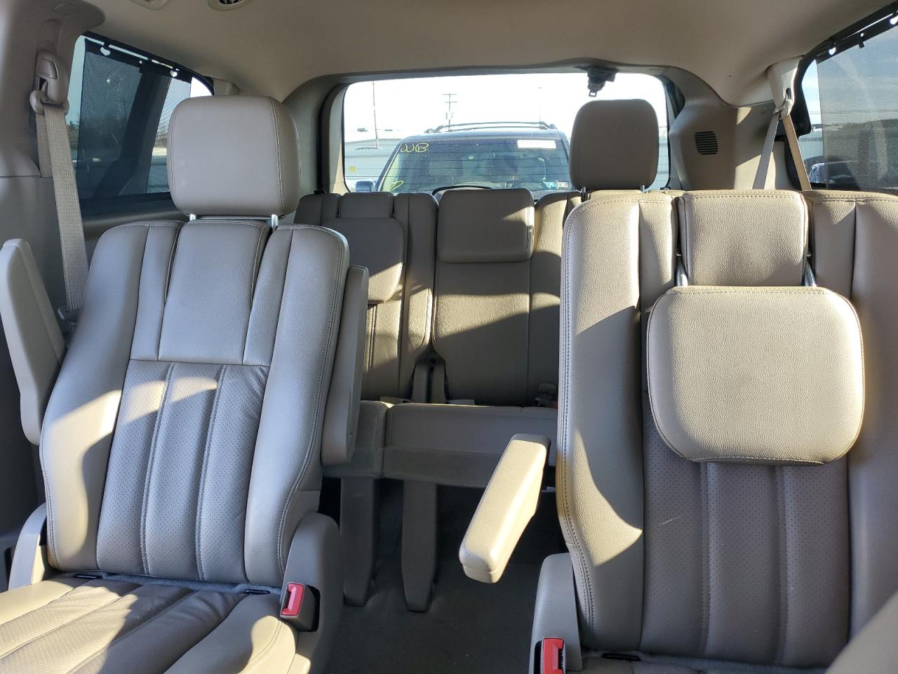 2011 Chrysler Town & Country Touring L VIN: 2A4RR8DG2BR613761 Lot: 86790634