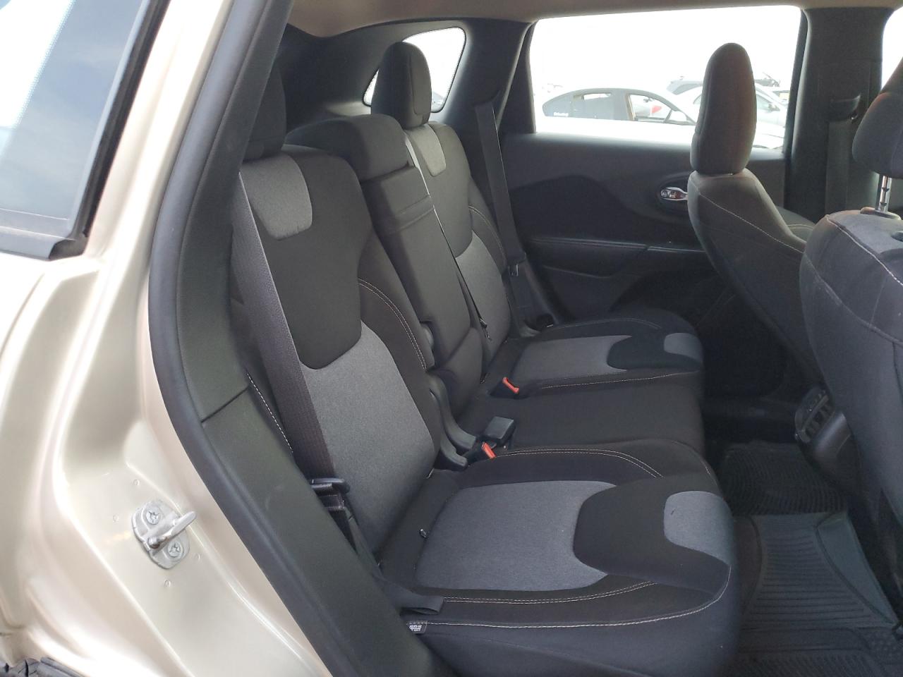 2014 Jeep Grand Cherokee - Image 11