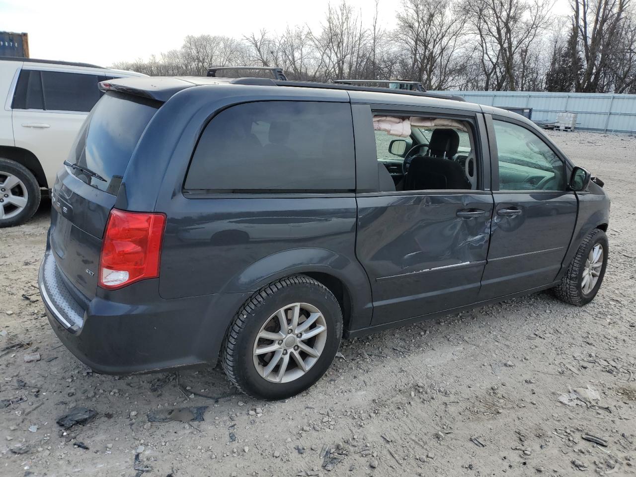 VIN 2C4RDGCG9ER104139 2014 DODGE CARAVAN no.3