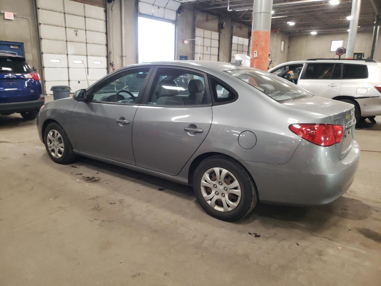 2010 Hyundai Elantra - Image 2