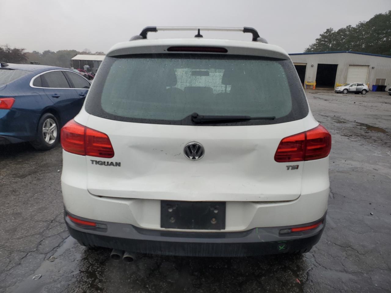 2017 Volkswagen Tiguan - Image 6