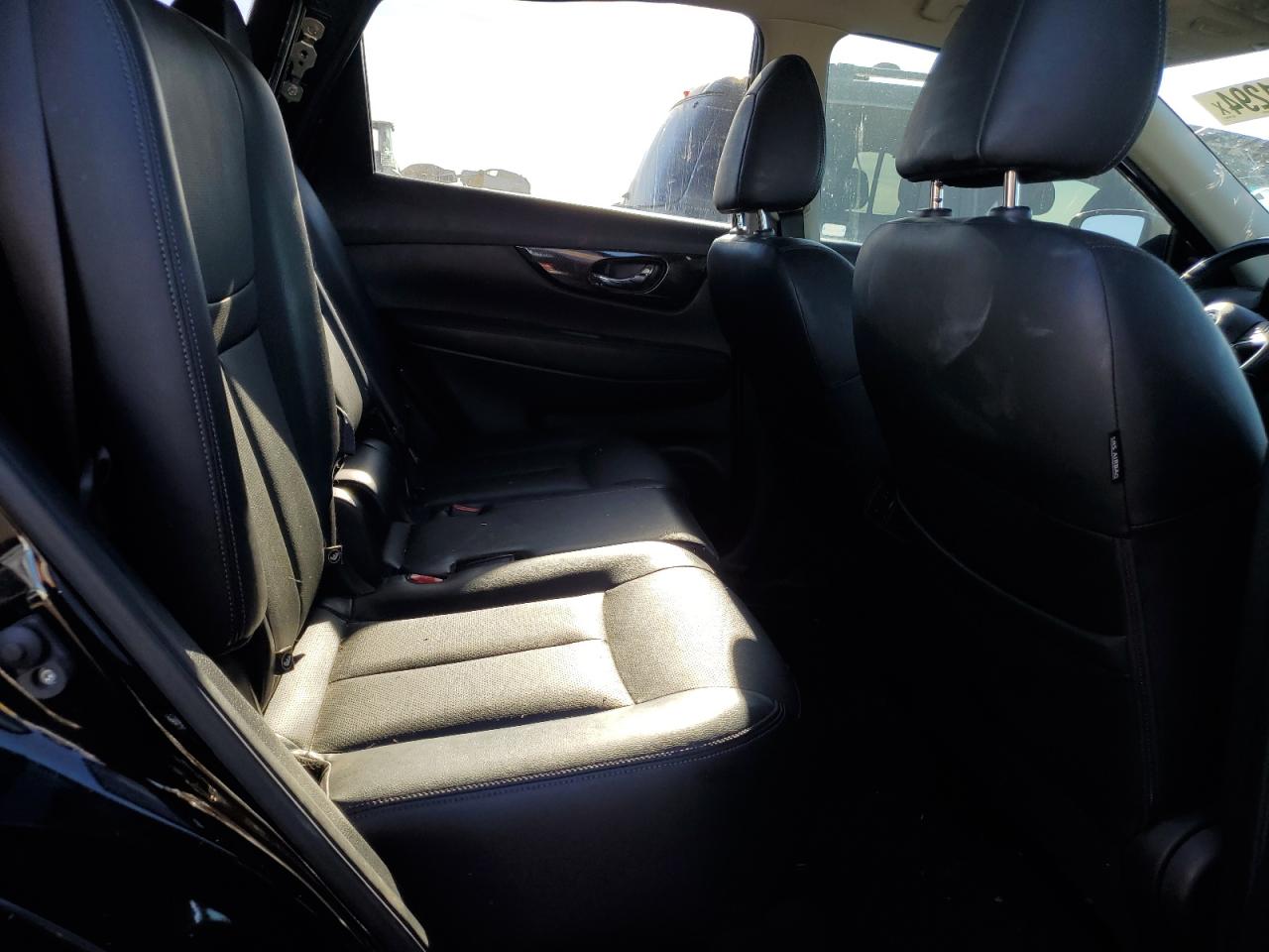 2017 Nissan Rogue - Image 13
