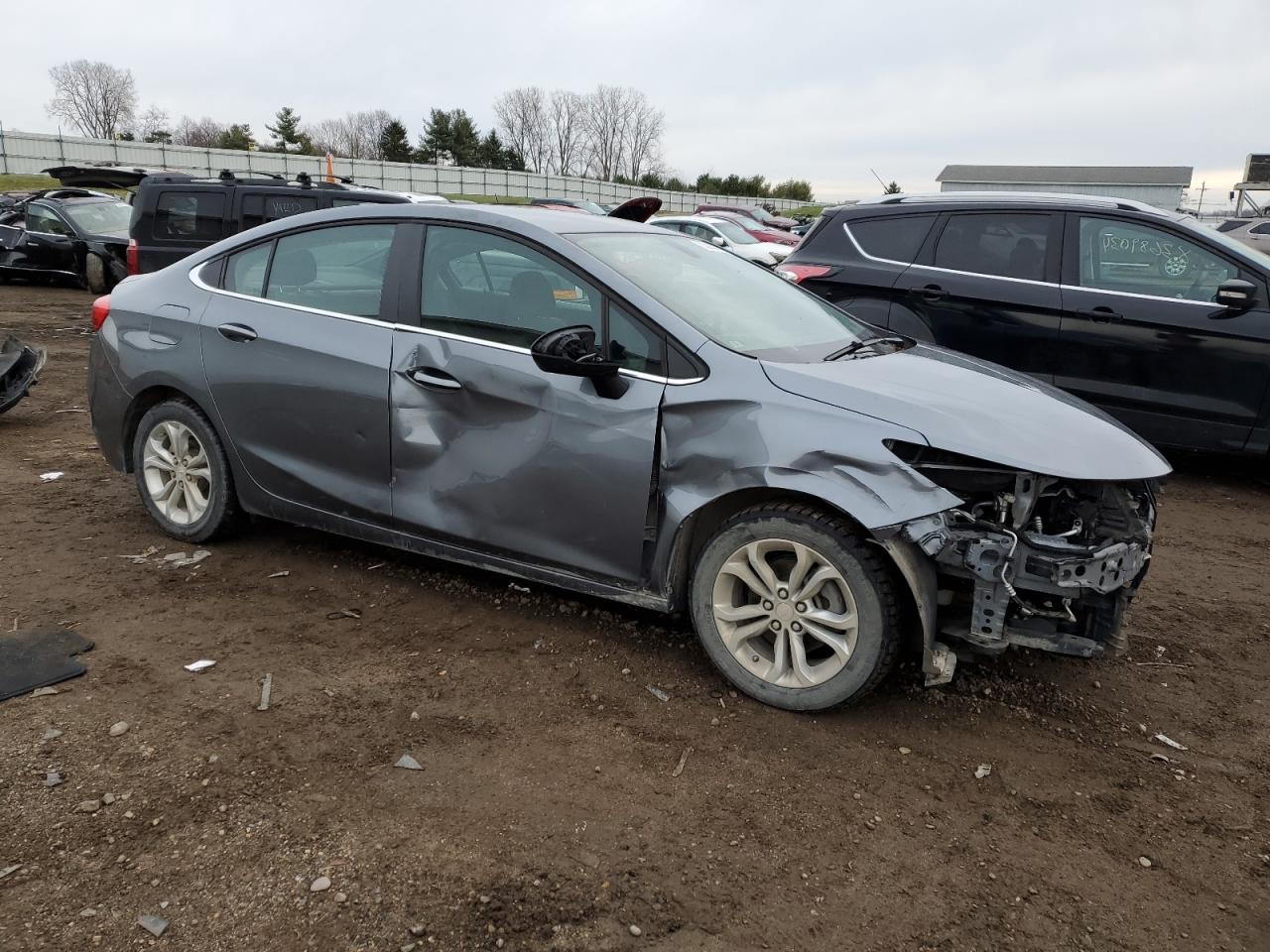 VIN 1G1BE5SM7K7106780 2019 CHEVROLET CRUZE no.4