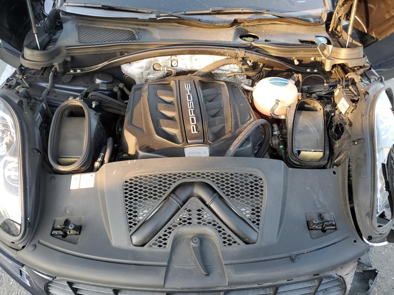 2018 Porsche Macan - Image 12