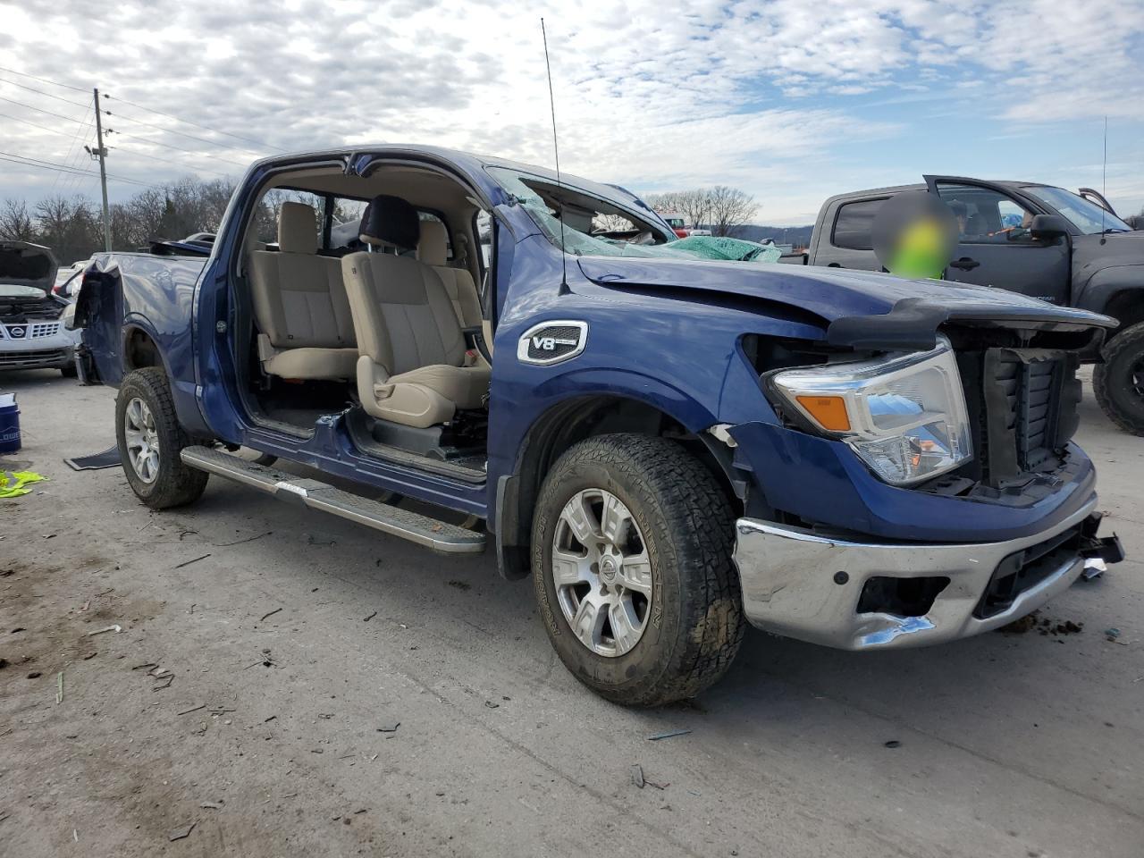 2017 Nissan Titan - Image 4