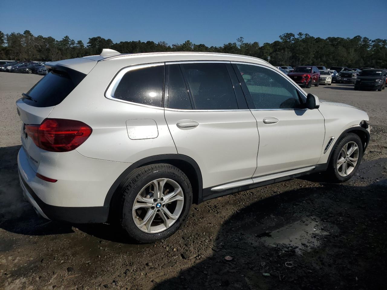 VIN 5UXTR7C58KLF33011 2019 BMW X3 no.3