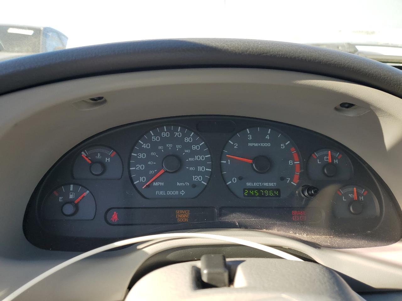 2004 Ford Mustang - Image 9