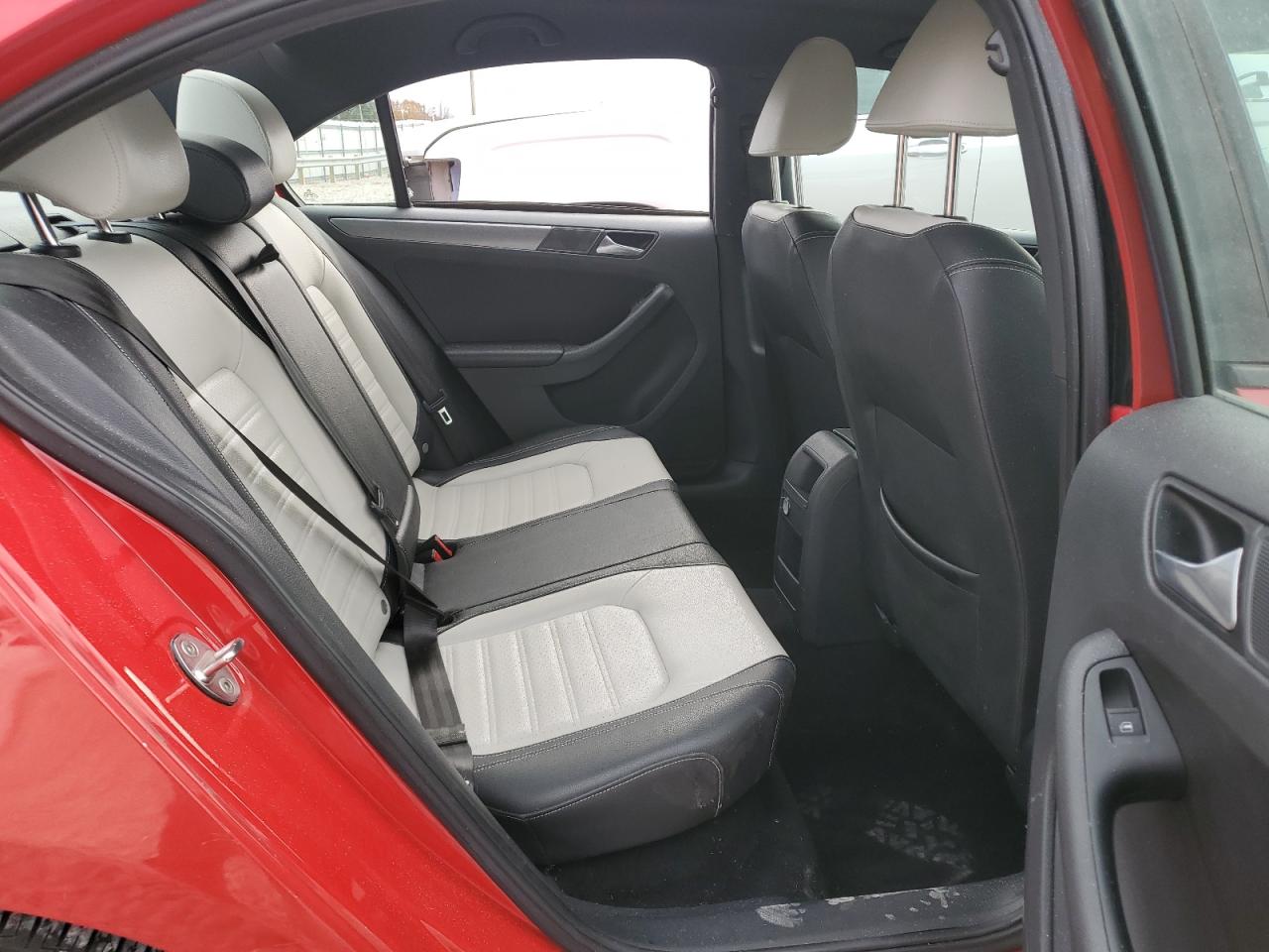 2016 Volkswagen Jetta - Image 10