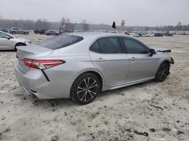  TOYOTA CAMRY 2018 Srebrny