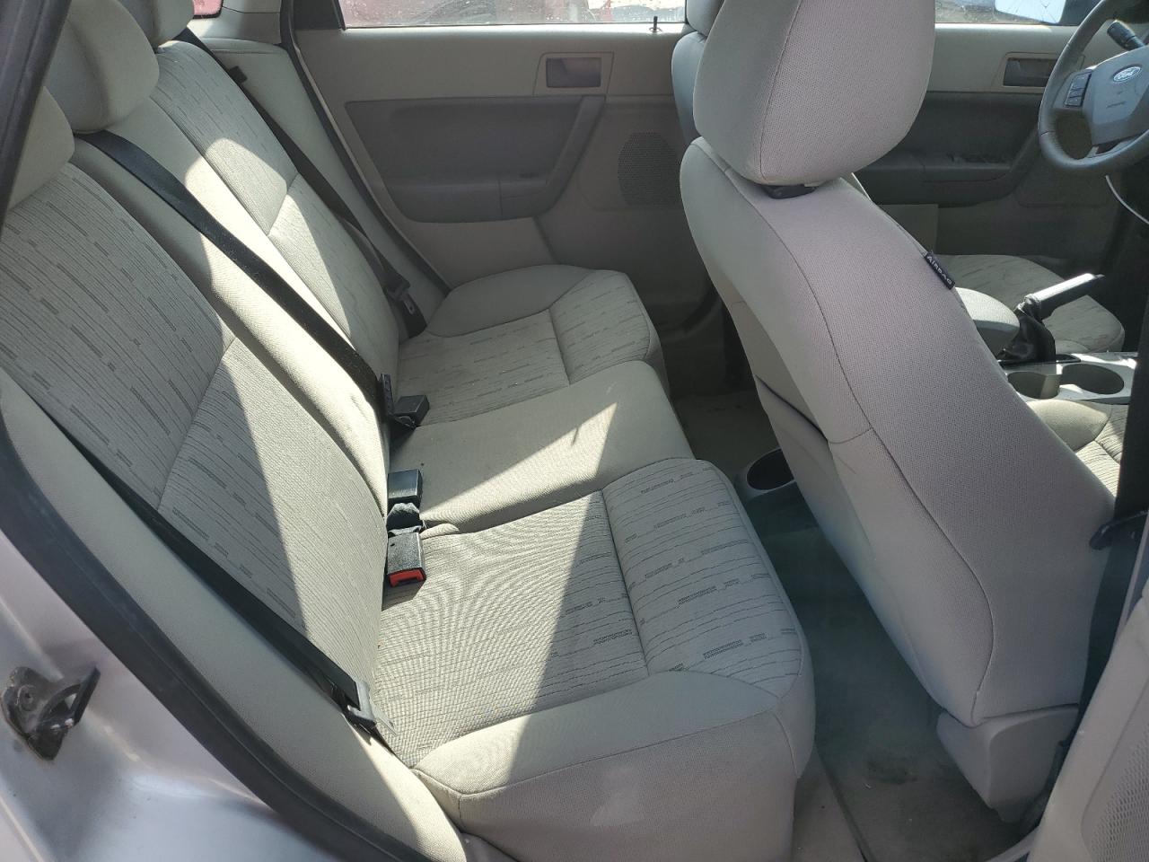 2010 Ford Focus - Image 10