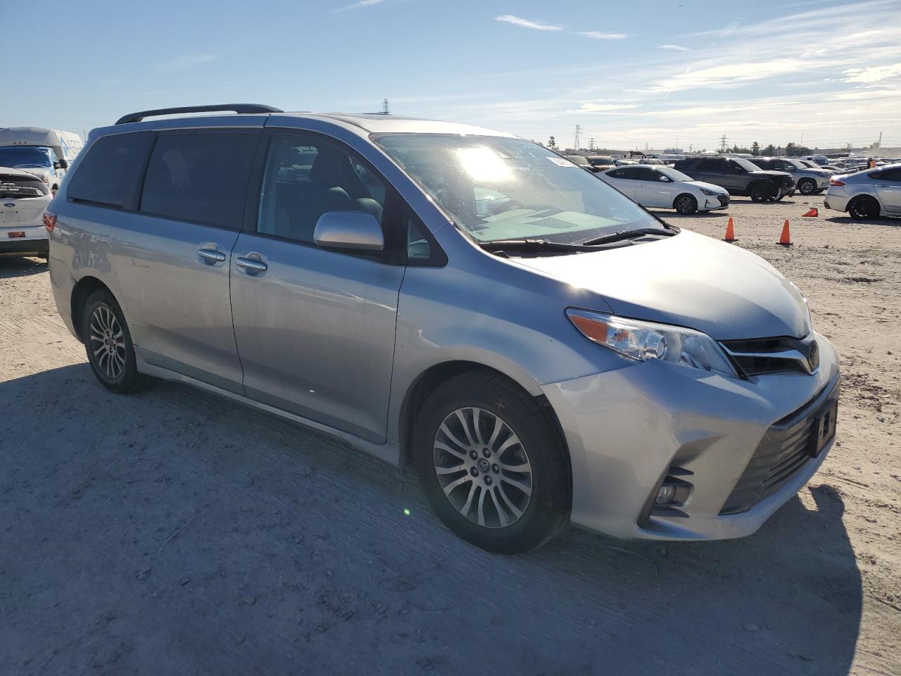 2020 Toyota Sienna - Image 4