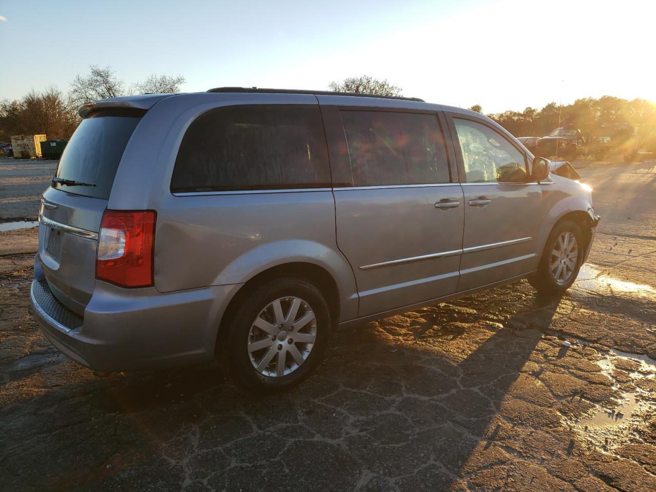 2013 Chrysler Town & Country - Image 3