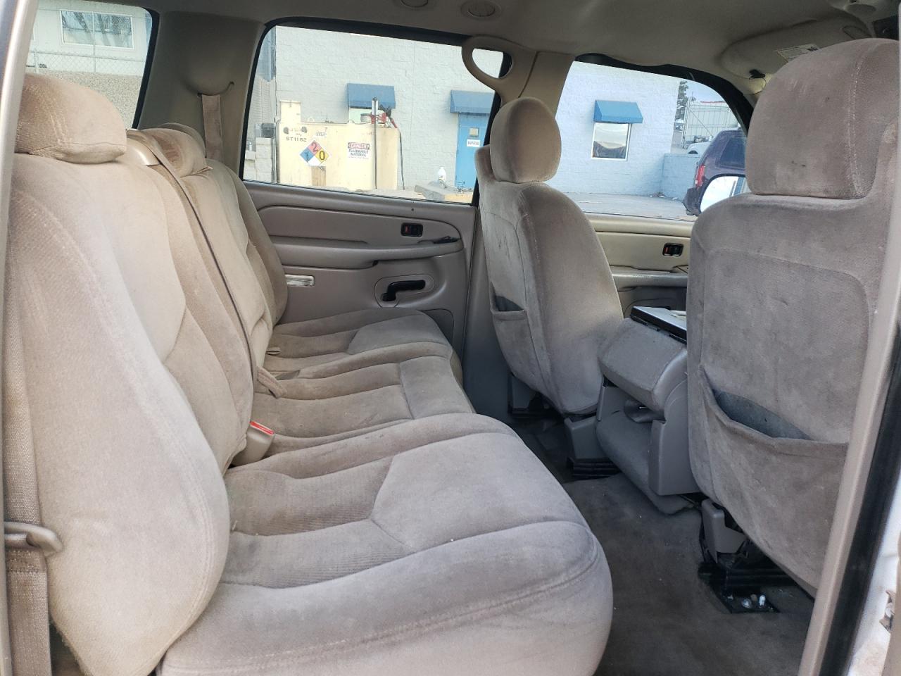 2005 GMC Yukon - Image 11