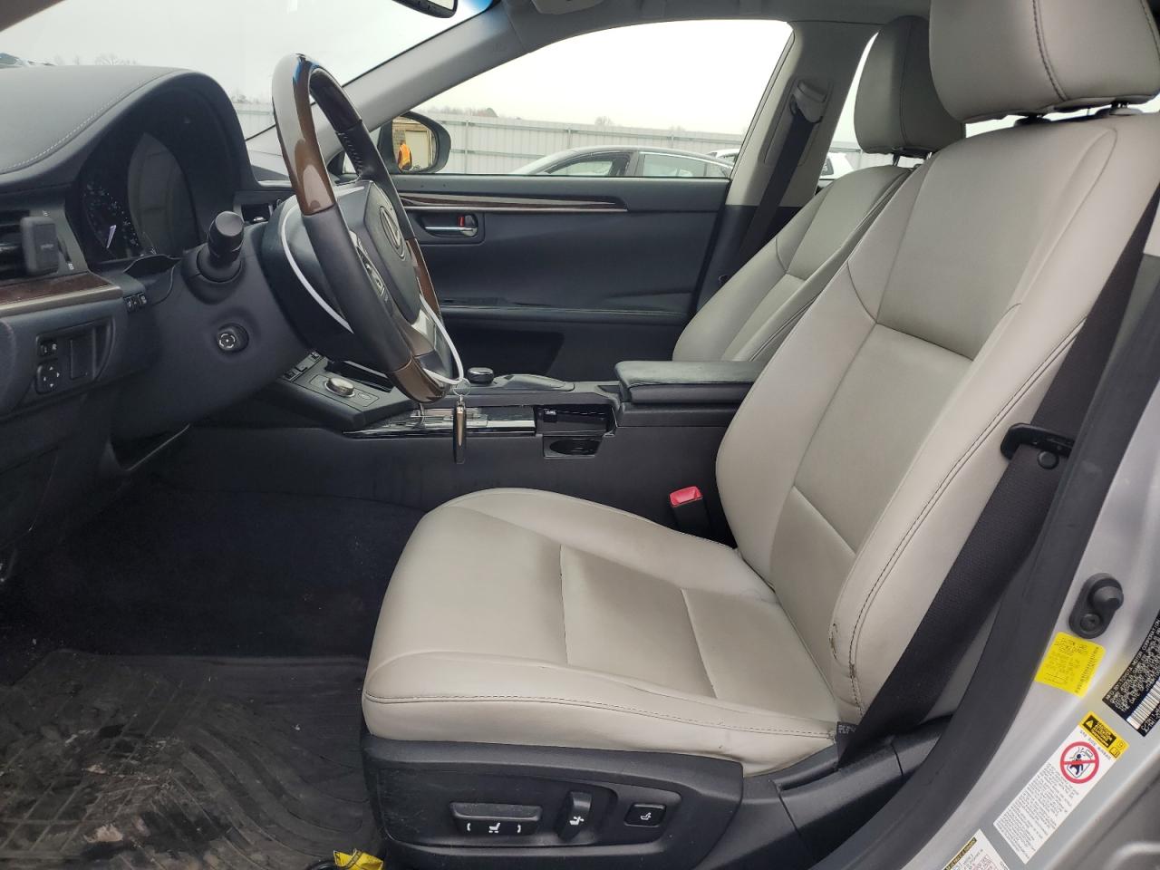 2013 Lexus ES - Image 7