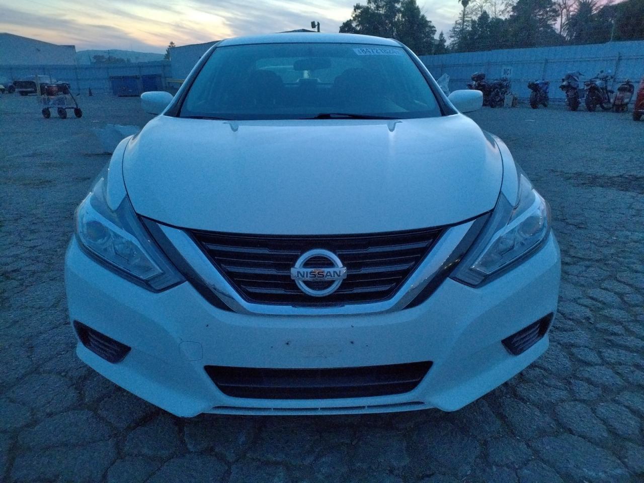 2016 Nissan Altima - Image 5