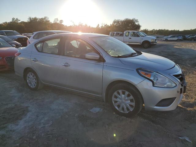  NISSAN VERSA 2015 Сріблястий