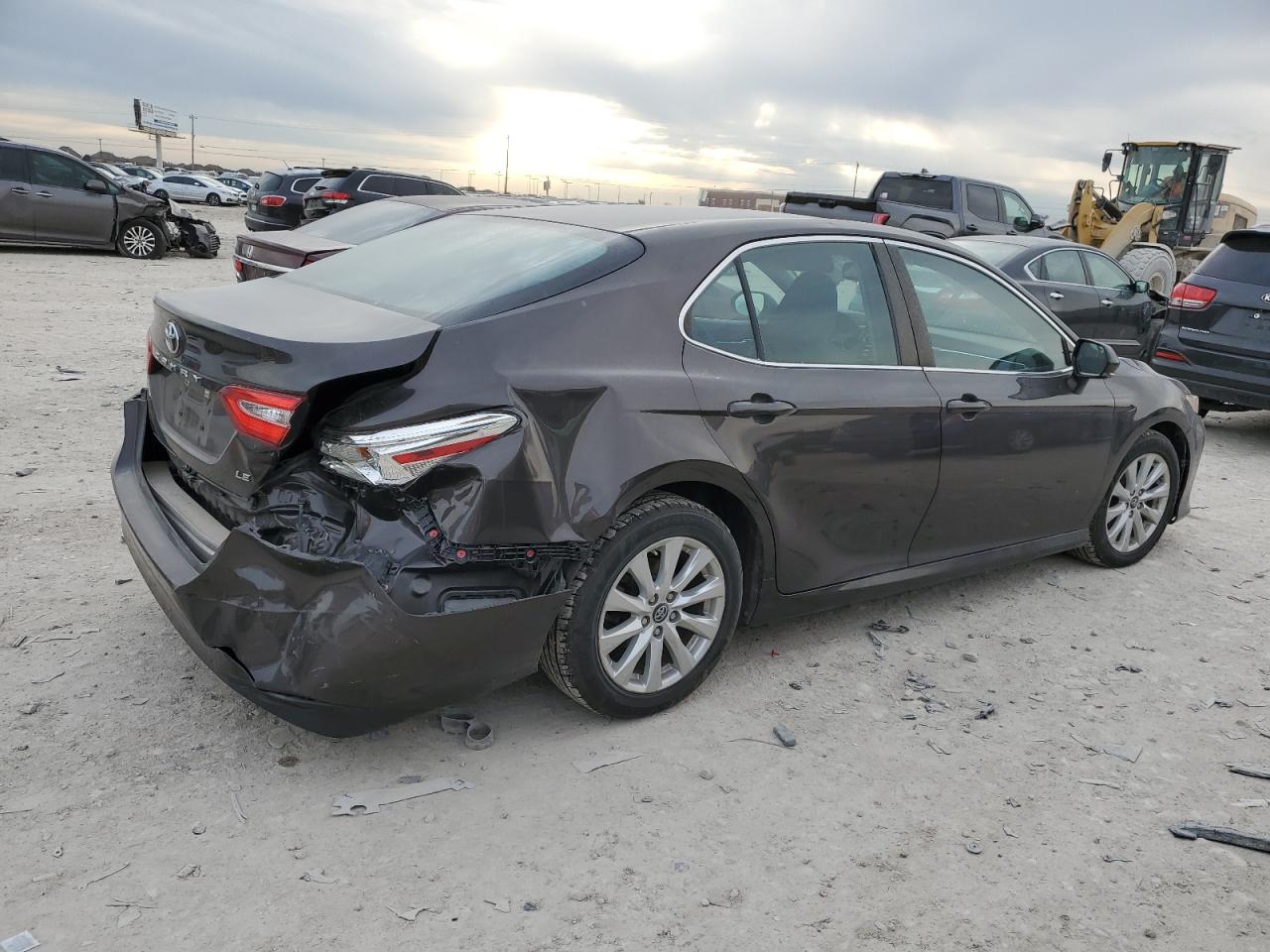 VIN 4T1B11HK7JU548391 2018 TOYOTA CAMRY no.3