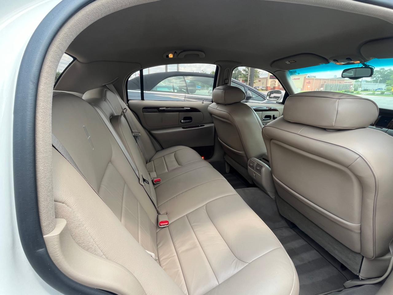 1999 Lincoln Town Car Executive VIN: 1LNHM81W5XY679473 Lot: 86043234