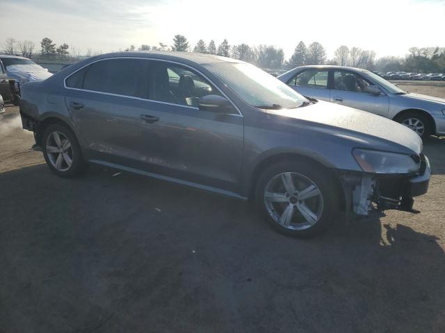 Sedans VOLKSWAGEN PASSAT 2013 Gray