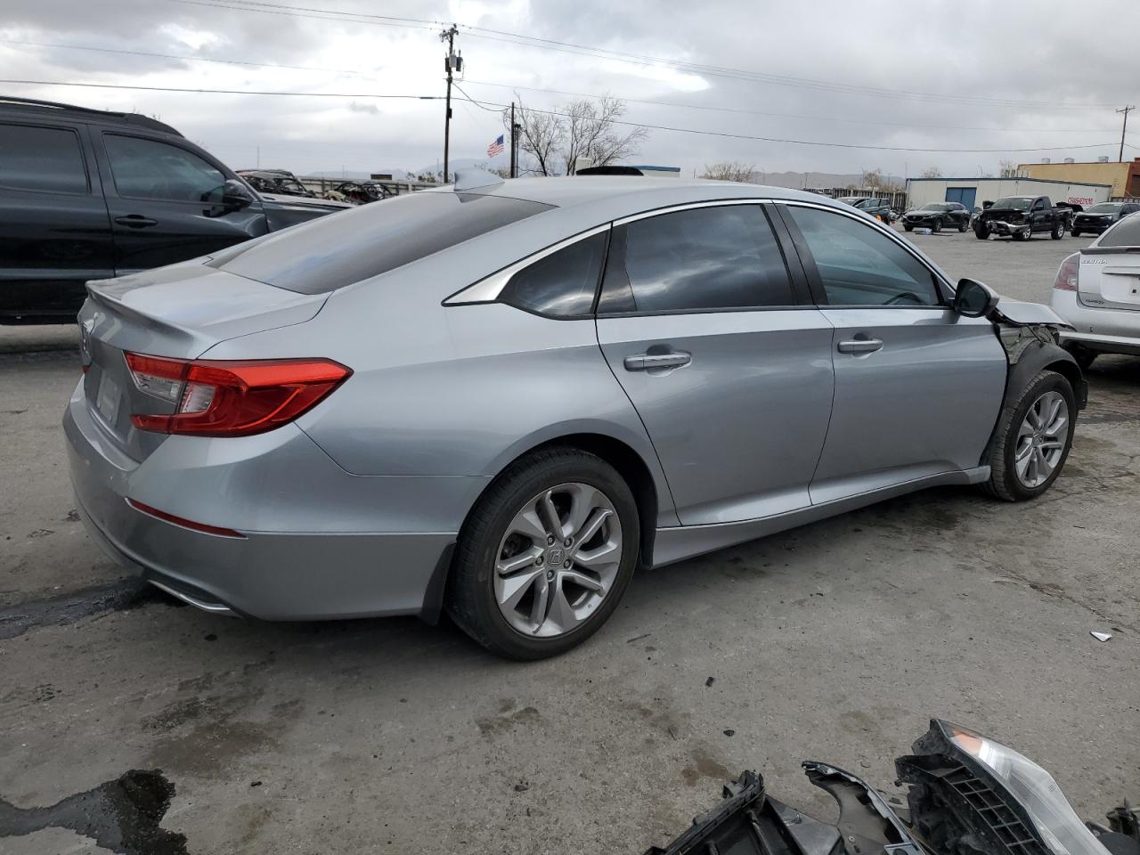 VIN 1HGCV1F13JA202817 2018 HONDA ACCORD no.3