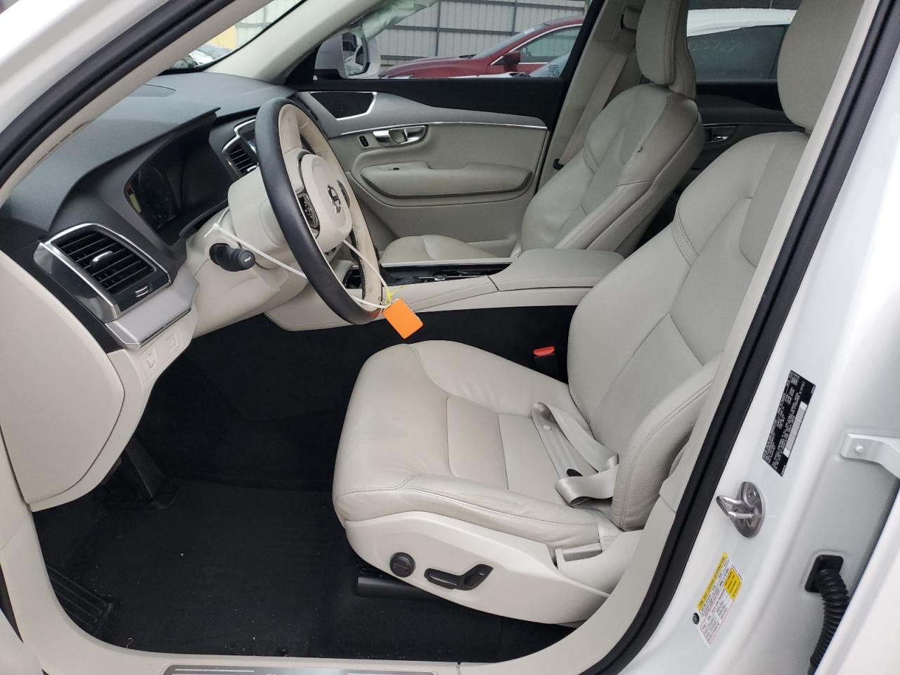 2022 Volvo XC90 - Image 7