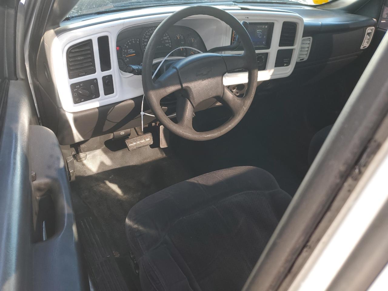 2003 Chevrolet Silverado - Image 8