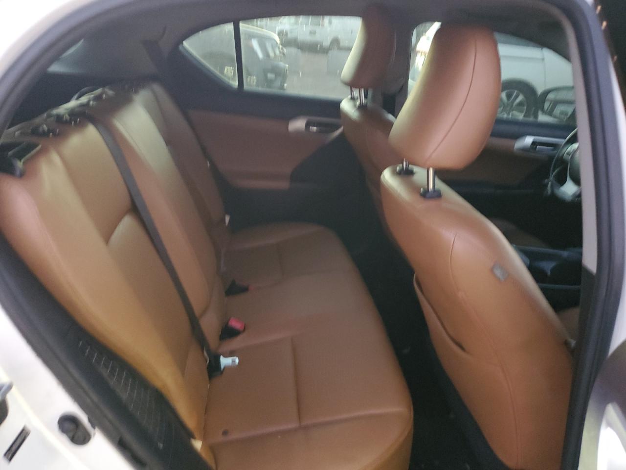2011 Lexus CT - Image 10