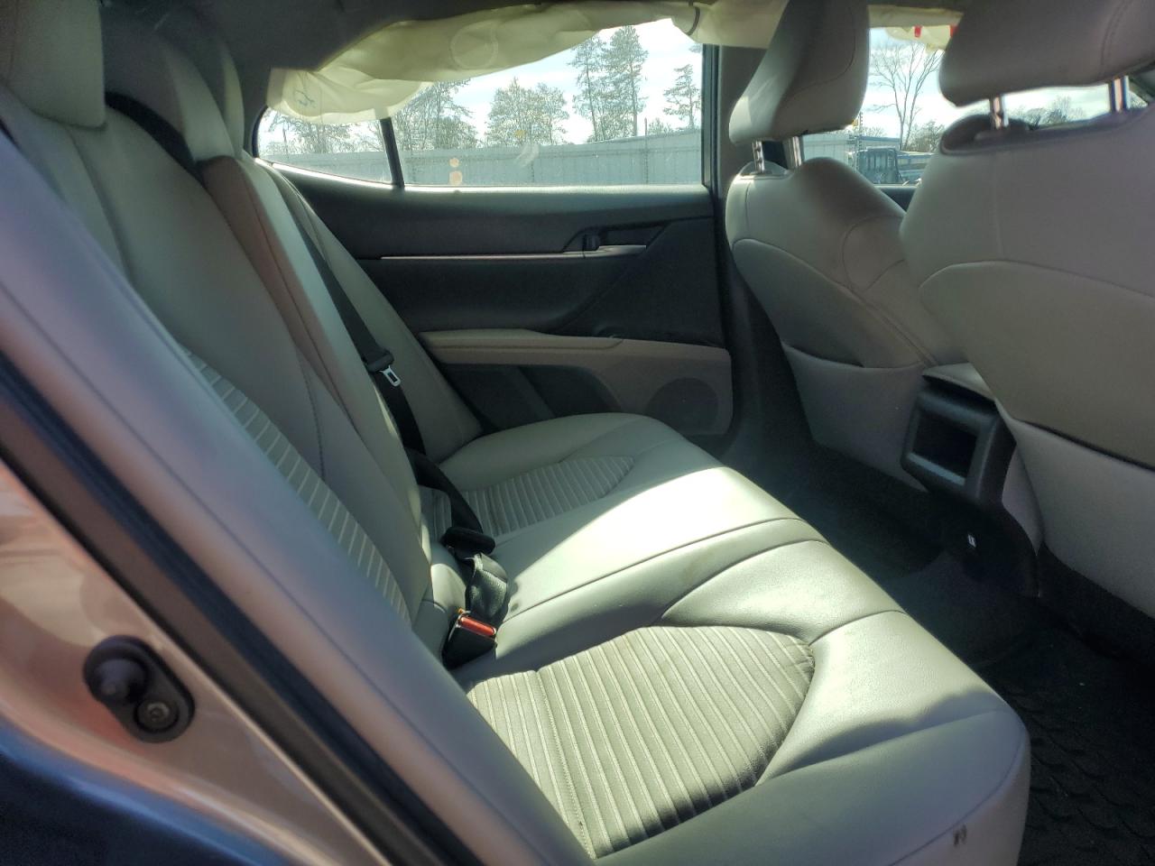 2020 Toyota Camry - Image 11