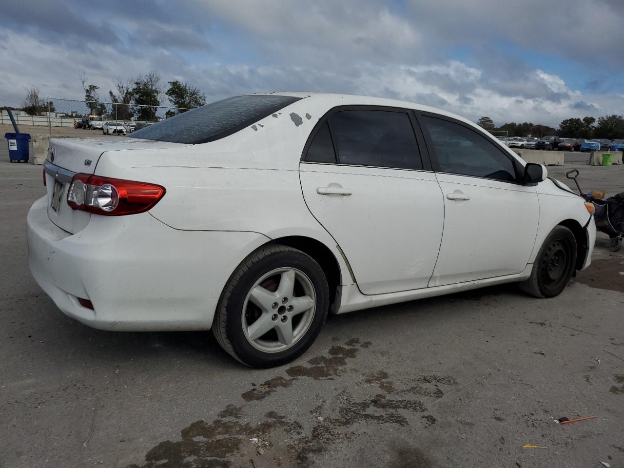 VIN 5YFBU4EE5DP120350 2013 TOYOTA COROLLA no.3