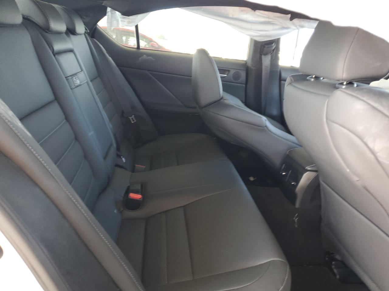 2023 Lexus IS - Image 11