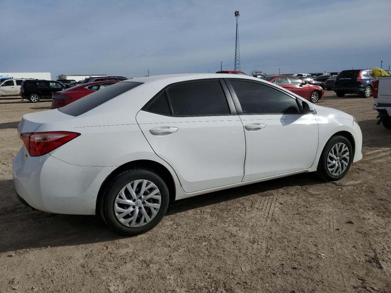 VIN 5YFBURHE3JP750128 2018 TOYOTA COROLLA no.3