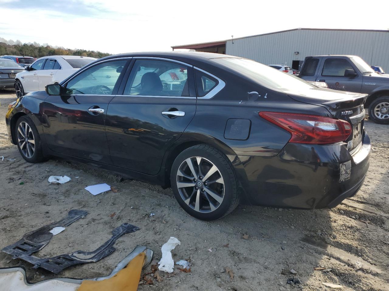 2017 Nissan Altima - Image 2