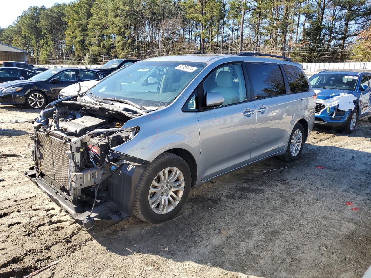 2014 Toyota Sienna - Image 1