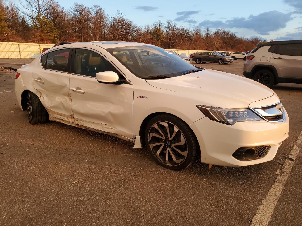 VIN 19UDE2F8XJA005196 2018 ACURA ILX no.4