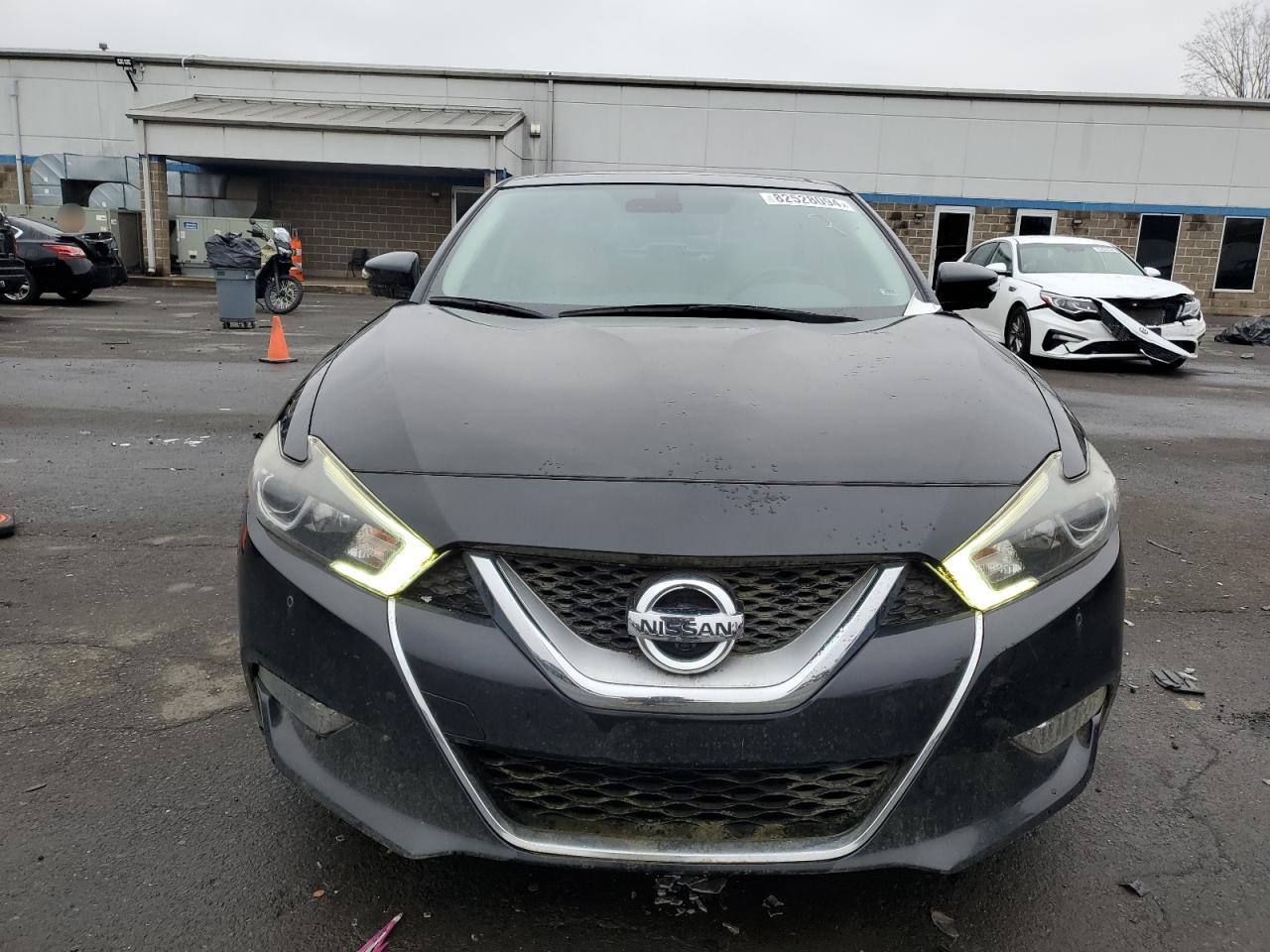 2017 Nissan Maxima - Image 5