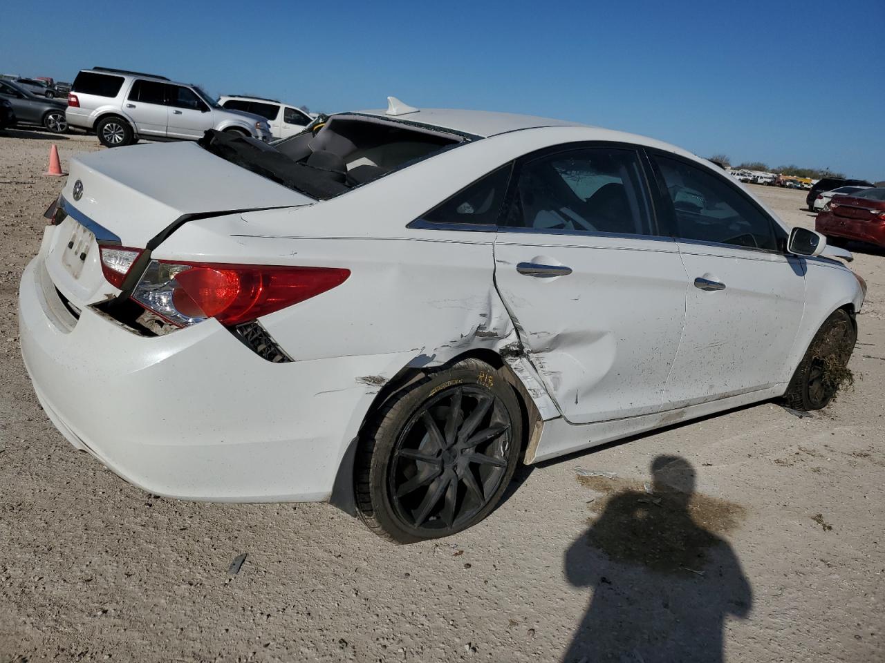 2011 Hyundai Sonata - Image 3