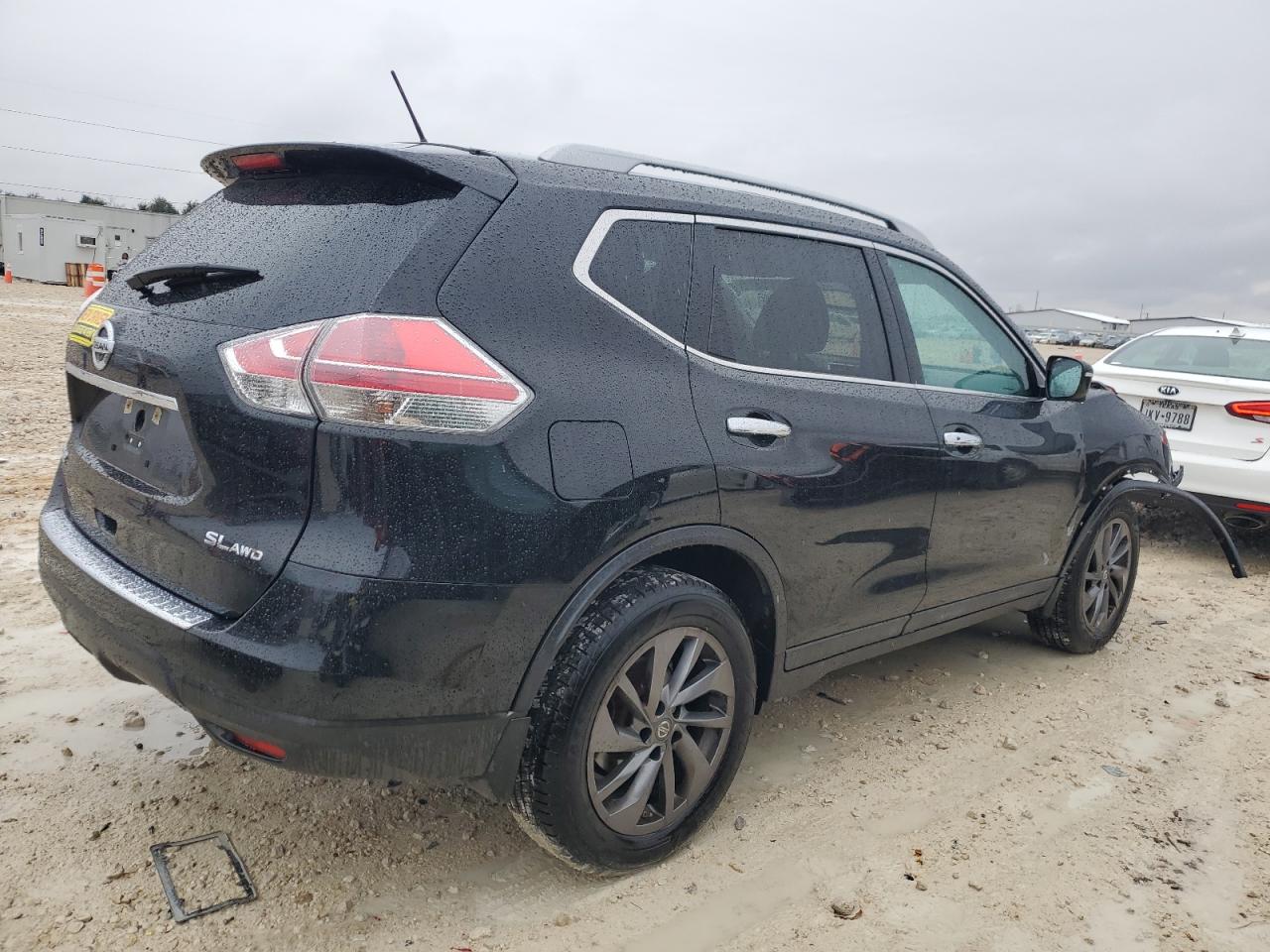 2016 Nissan Rogue - Image 3