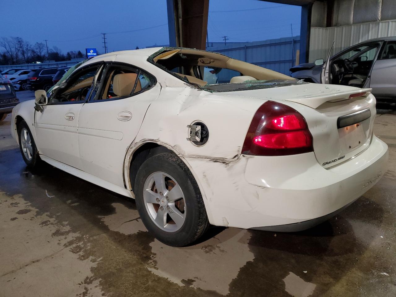 2007 Pontiac Grand Prix - Image 2
