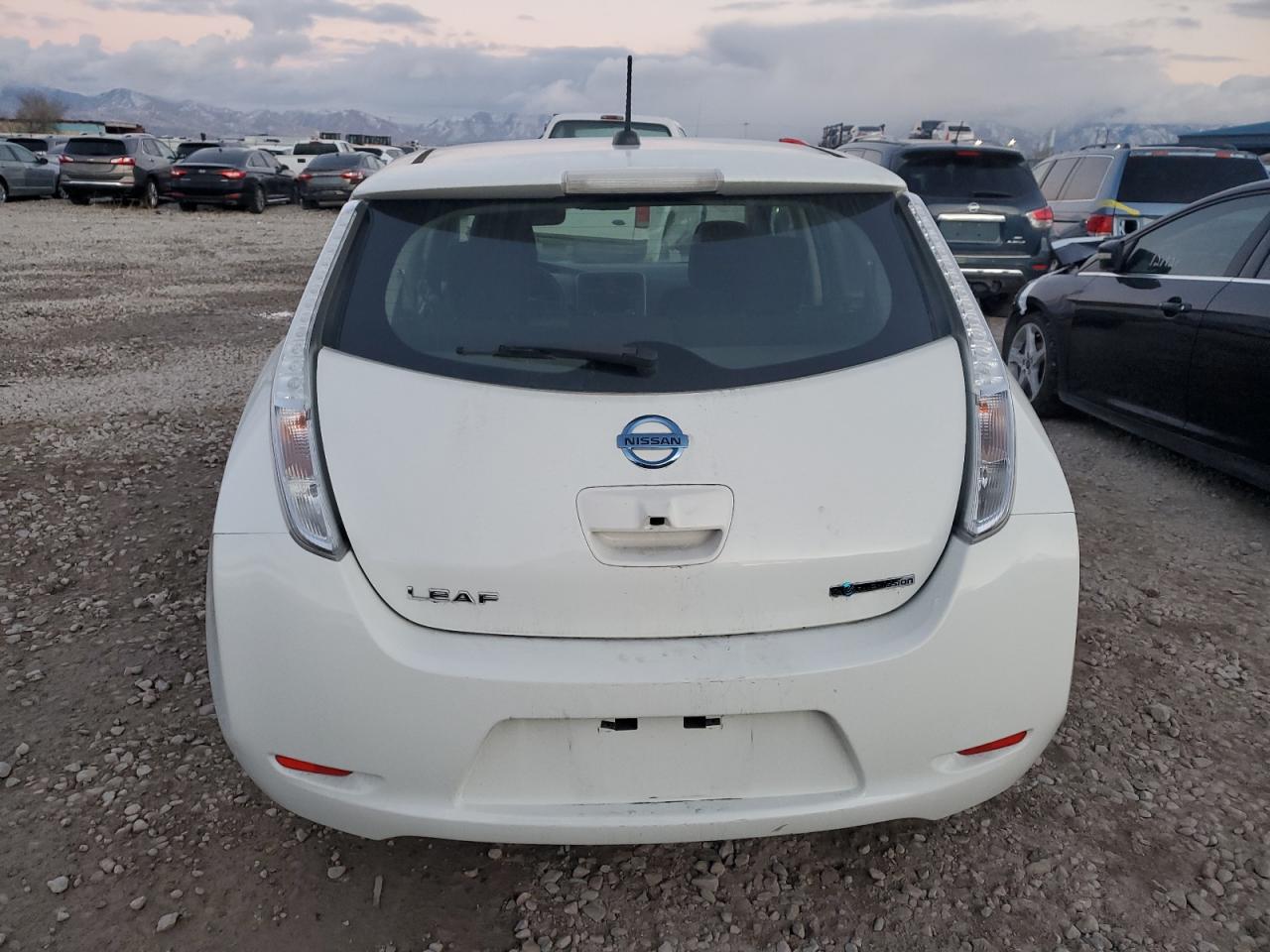 VIN 1N4AZ0CP9GC305627 2016 NISSAN LEAF no.6