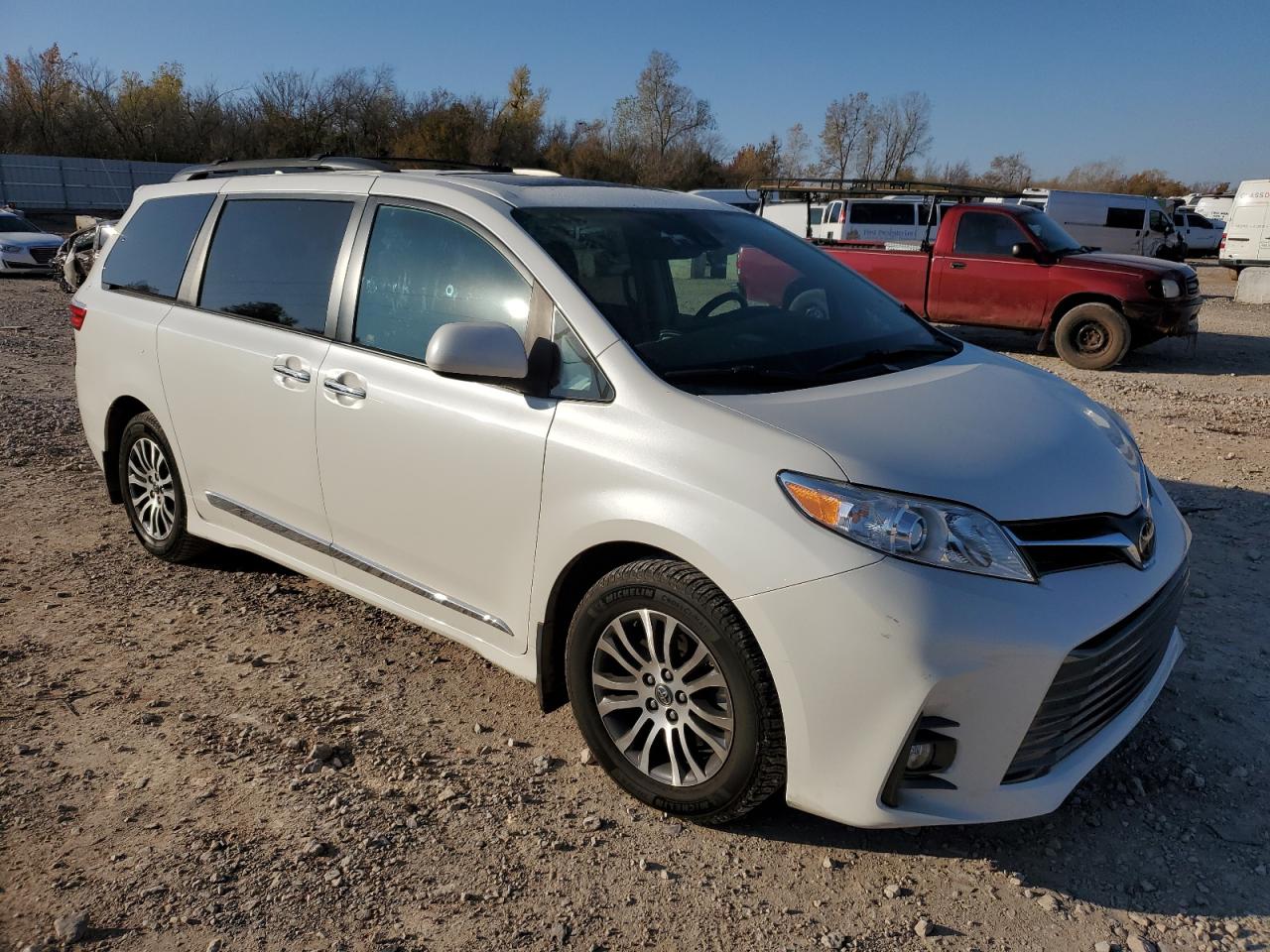 2018 Toyota Sienna - Image 4
